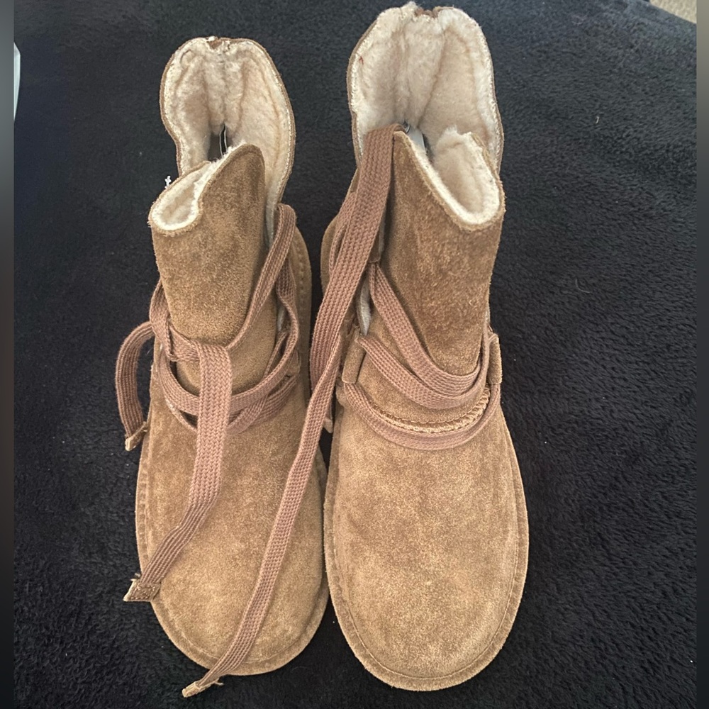 Bearpaw boots size 6